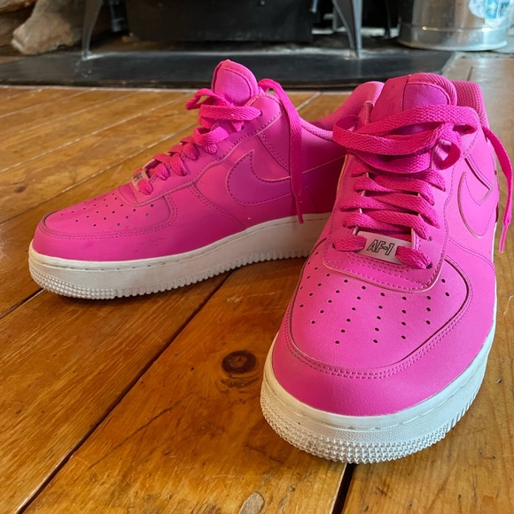 Nike Women's Air Force 1 Low 07 Essentials Laser Fuchsia - Picture 2 of 7